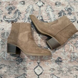 Old Navy Faux-Suede Side Zipper Western Booties Womens Sz 7 Mocha Latte Boots